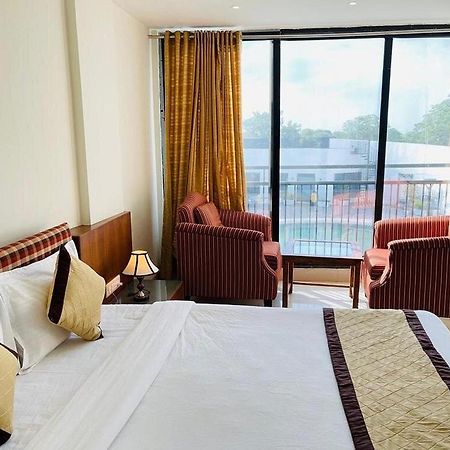 Om Sanctuary Resort By Pinks Hospitality Rupāwati Esterno foto