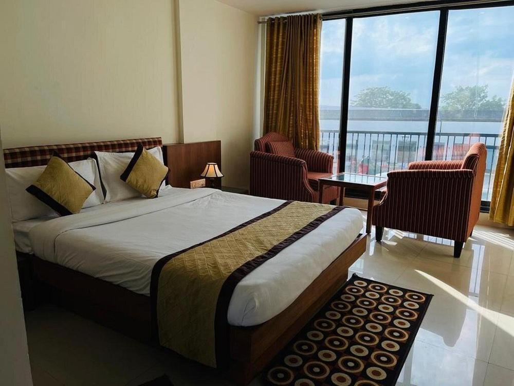 Om Sanctuary Resort By Pinks Hospitality Rupāwati Esterno foto
