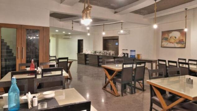 Om Sanctuary Resort By Pinks Hospitality Rupāwati Esterno foto