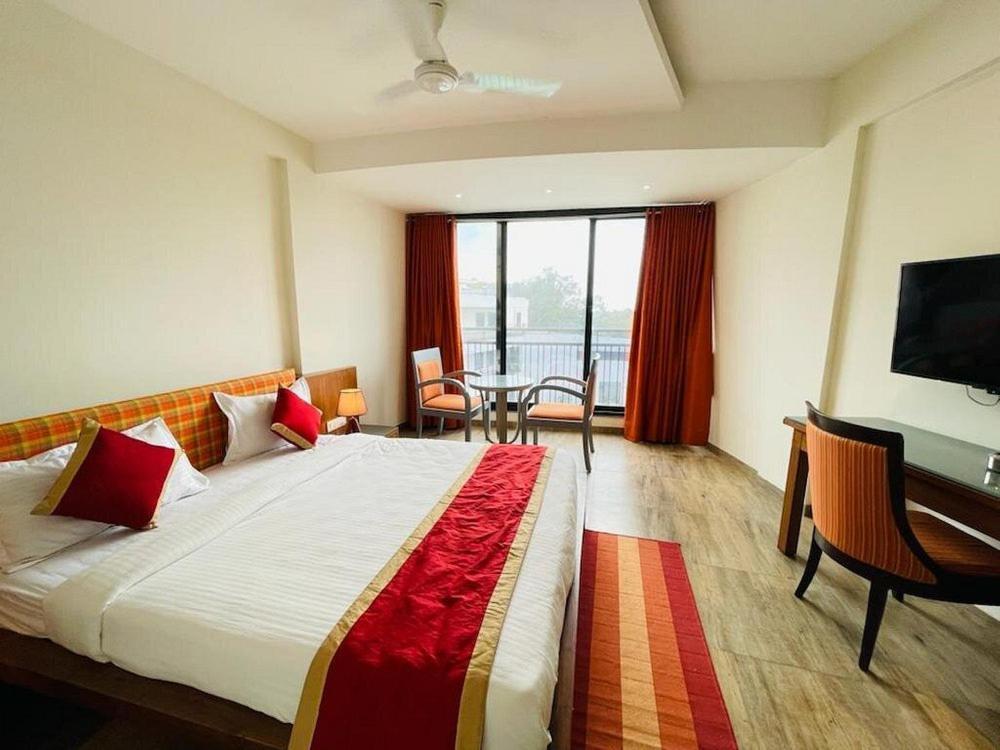 Om Sanctuary Resort By Pinks Hospitality Rupāwati Esterno foto